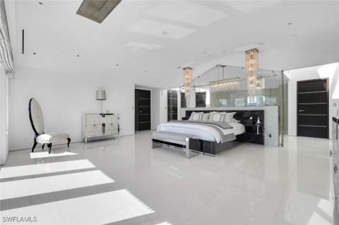 260 Channel Dr, Naples FL - photo 17 of 48
