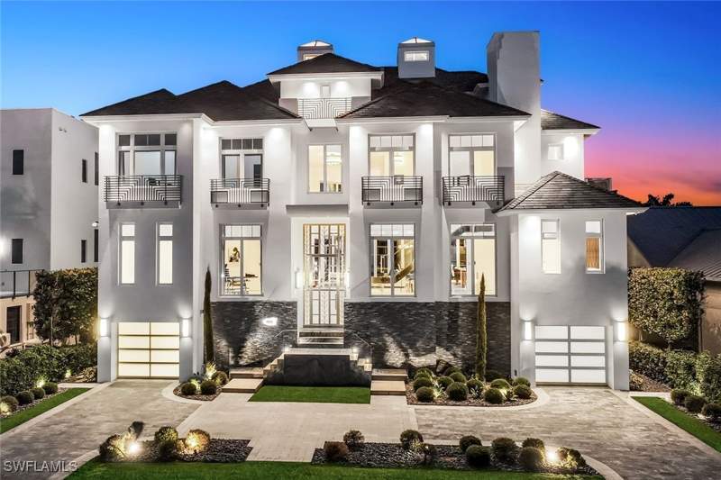 5 bedroom SingleFamilyResidence at 260 Channel Dr, Conners, Naples — photo 2