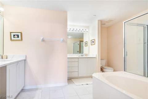 14815 Laguna Dr 702, Fort Myers FL - photo 19 of 44