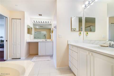 14815 Laguna Dr 702, Fort Myers FL - photo 21 of 44