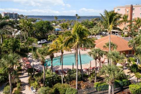 14815 Laguna Dr 702, Fort Myers FL - photo 7 of 44