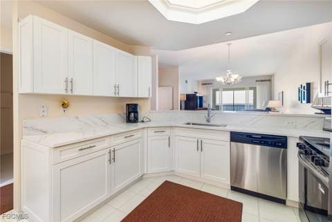 14815 Laguna Dr 702, Fort Myers FL - photo 9 of 44