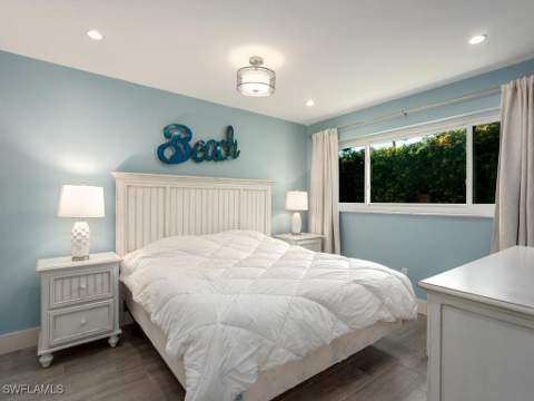 595 Wedge Dr, Naples FL - photo 14 of 17