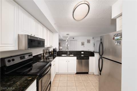 8290 Ibis Club Ln 902, Naples FL - photo 9 of 38