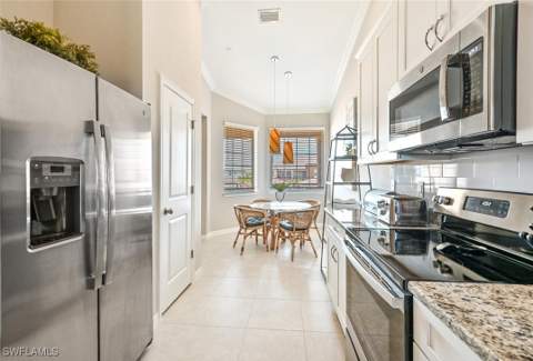 9389 Pocida Ct 202, Naples FL - photo 9 of 38
