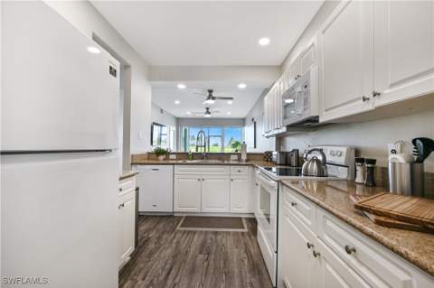 7915 Mahogany Run Ln 1115, Naples FL - photo 10 of 39