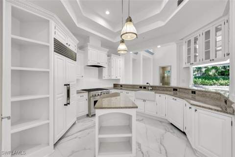 699 Fairway Ter, Naples FL - photo 11 of 46