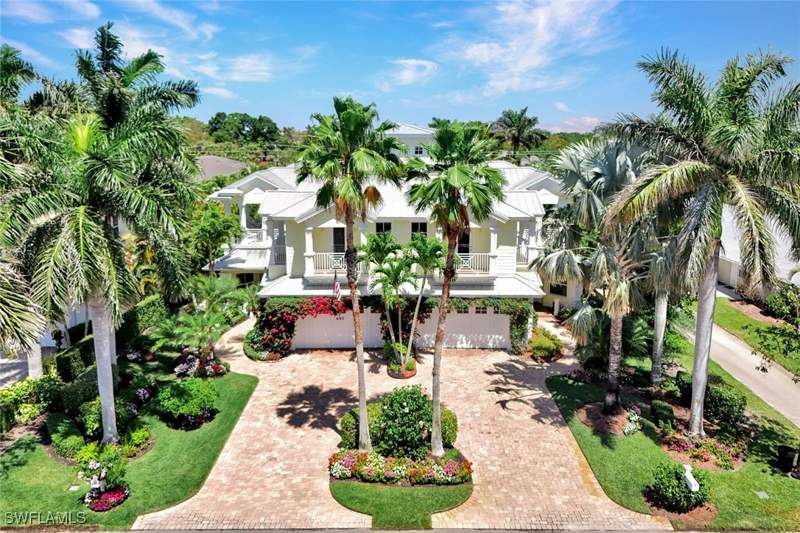4 bedroom Duplex at 699 Fairway Ter, Moorings, Naples — photo 4