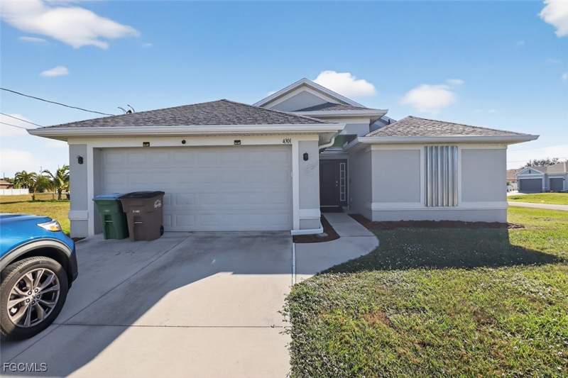 4 bedroom SingleFamilyResidence at 4301 NW 36th Pl, Cape Coral, Cape Coral — photo 2