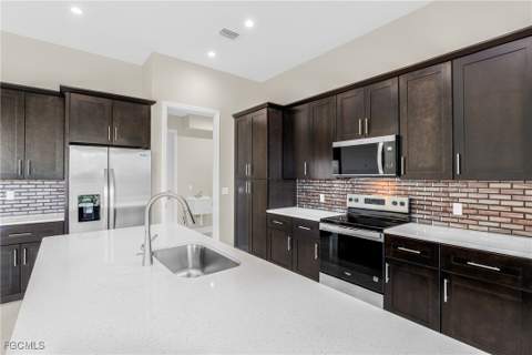 1438 NW 38th Pl, Cape Coral FL - photo 10 of 40