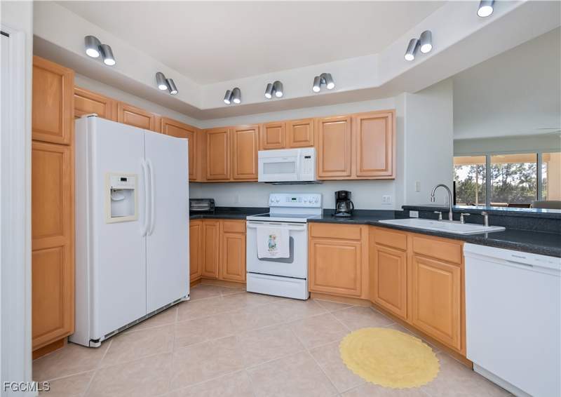 2 bedroom Condominium at 10109 Colonial Country Club Blvd 2404, Garden Lakes, Fort Myers — photo 3