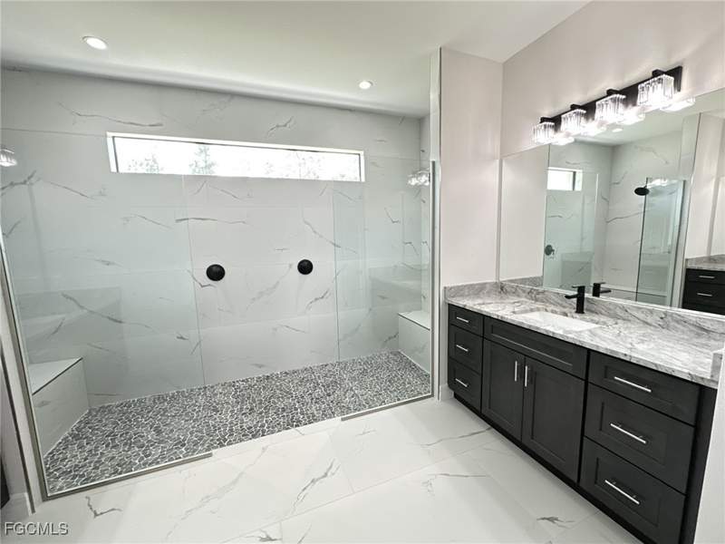3 bedroom SingleFamilyResidence at 3915 Kismet Pkwy W, Cape Coral, Cape Coral — photo 4