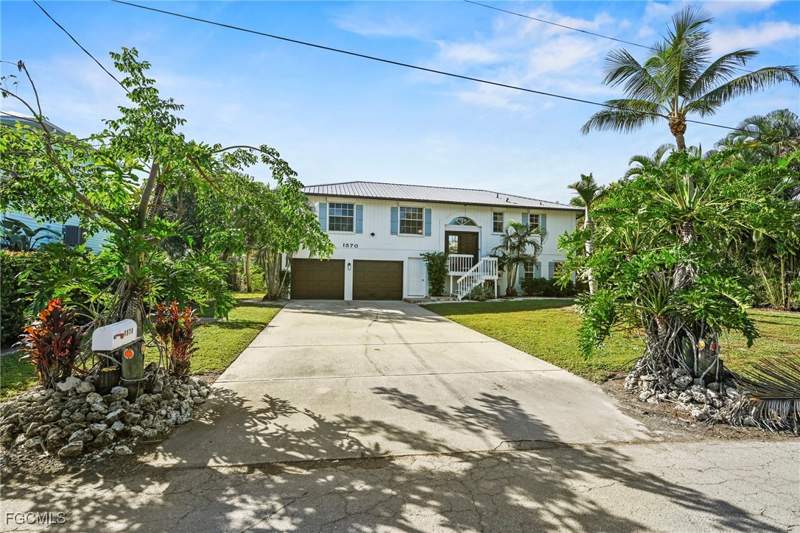 5 bedroom SingleFamilyResidence at 1570 Avion Pl, Avion Park, Naples — photo 2