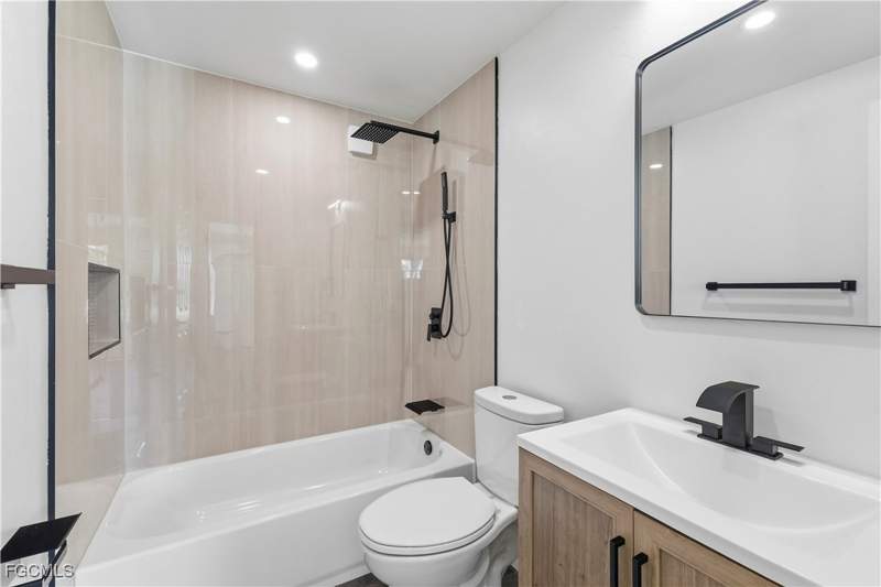 2 bedroom ManufacturedHome at 13670 Dowitcher Dr, Sunshine Mobile Village, Fort Myers — photo 5