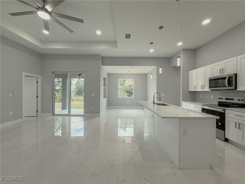 3 bedroom SingleFamilyResidence at 6137 Higgins Ave, Fort Myers, Fort Myers — photo 2