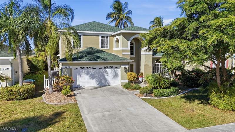 4 bedroom SingleFamilyResidence at 1624 Emerald Cove Dr, Emerald Cove, Cape Coral — photo 2
