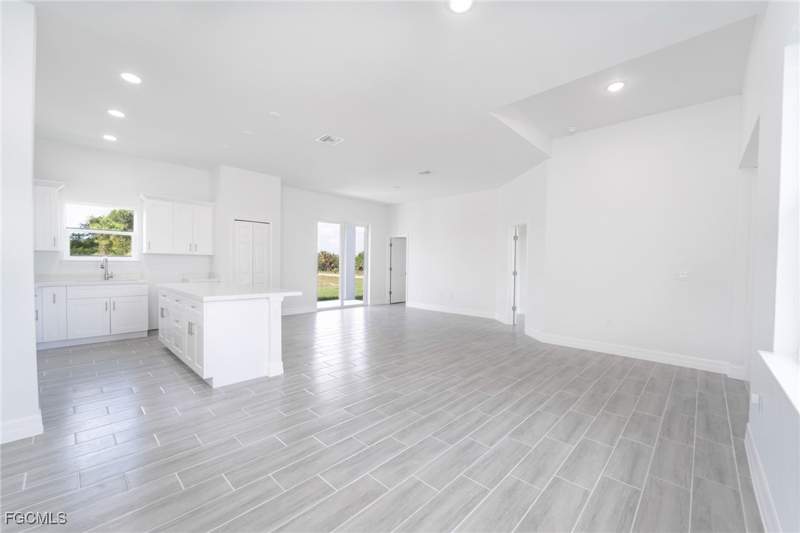 3 bedroom SingleFamilyResidence at 1251 Bari St E, Lehigh Acres, Lehigh Acres — photo 2