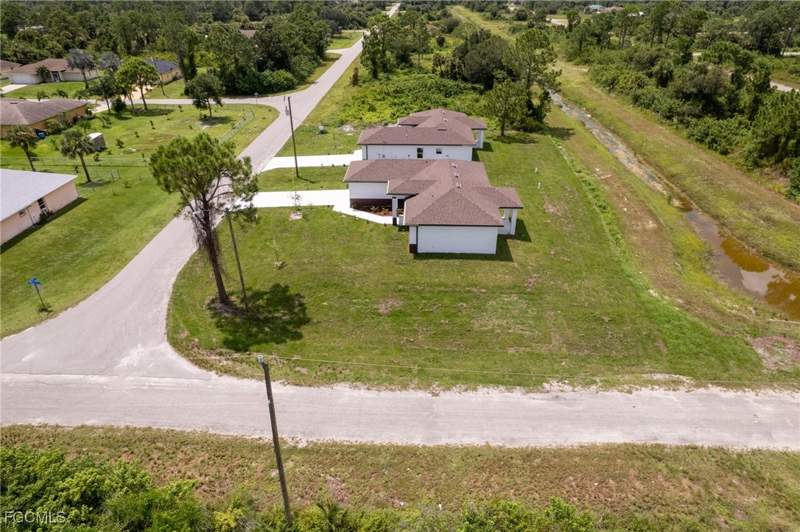 3 bedroom SingleFamilyResidence at 1251 Bari St E, Lehigh Acres, Lehigh Acres — photo 4