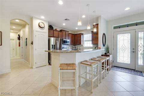 10436 Peso Del Rio Dr, Fort Myers FL - photo 10 of 31