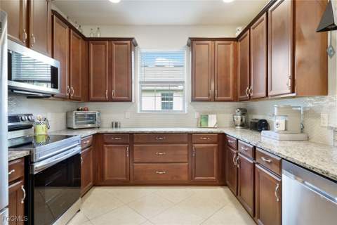 10436 Peso Del Rio Dr, Fort Myers FL - photo 7 of 31