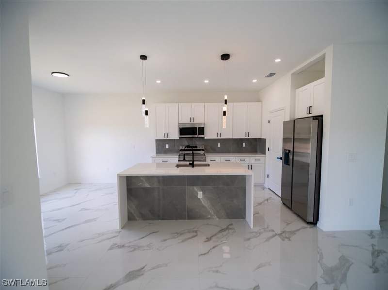 3 bedroom SingleFamilyResidence at 1515 Cortez Ave, Lehigh Acres, Lehigh Acres — photo 4