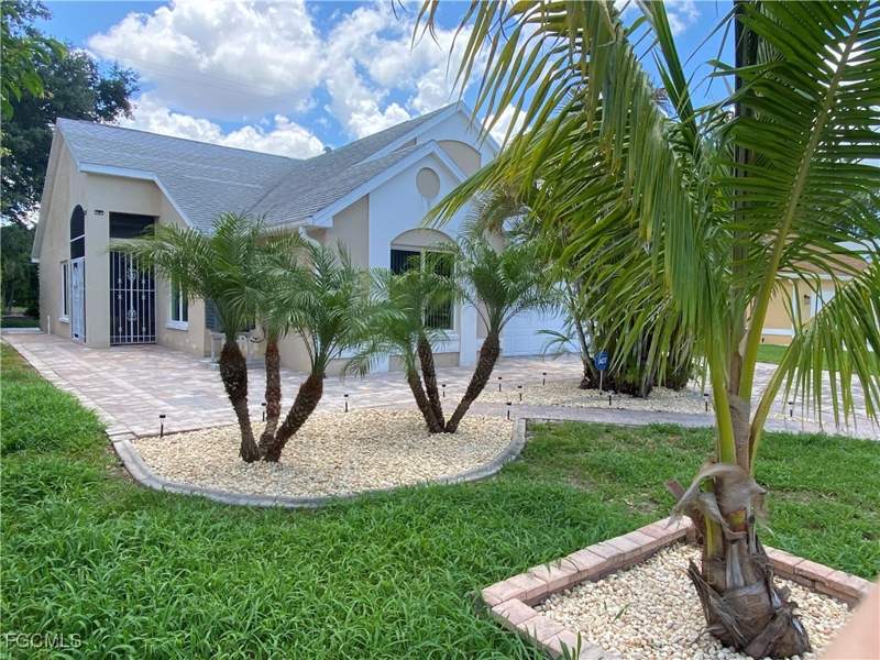 3 bedroom SingleFamilyResidence at 15298 Cricket Ln, The Meadow, Fort Myers — photo 2