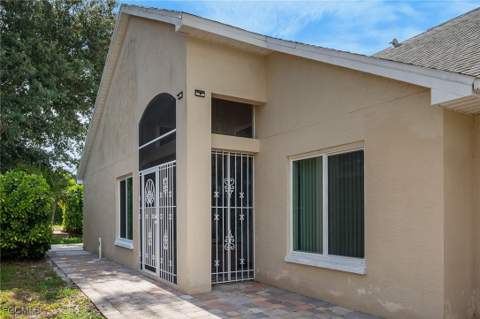 15298 Cricket Ln, Fort Myers FL - photo 6 of 48