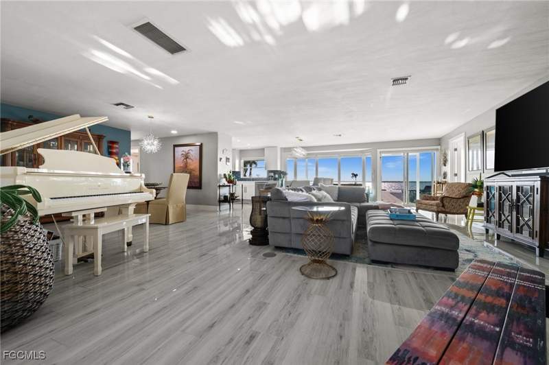 4 bedroom SingleFamilyResidence at 3305 SE 22nd Pl, Cape Coral, Cape Coral — photo 3