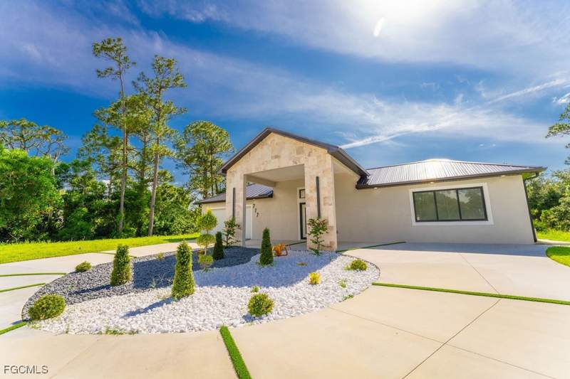 4 bedroom SingleFamilyResidence at 717 Calvin Ave, Lehigh Acres, Lehigh Acres — photo 4