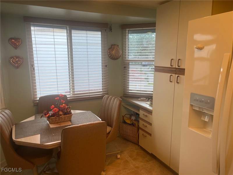 2 bedroom Townhouse at 13191 Oakmont Dr 8, Seven Lakes, Fort Myers — photo 3