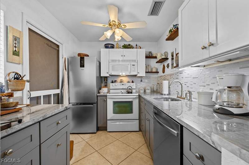 2 bedroom Condominium at 1409 Tropic Ter, Tropic Terrace, North Fort Myers — photo 2
