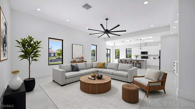 3 bedroom SingleFamilyResidence at 526 SE 4th St, Cape Coral, Cape Coral — photo 2