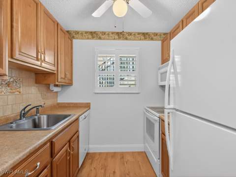 766 Central Ave 101, Naples FL - photo 7 of 19