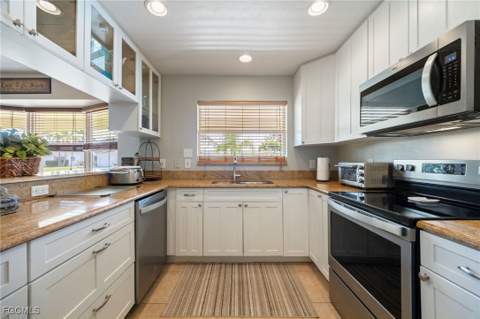5128 York Ct, Cape Coral FL - photo 9 of 50