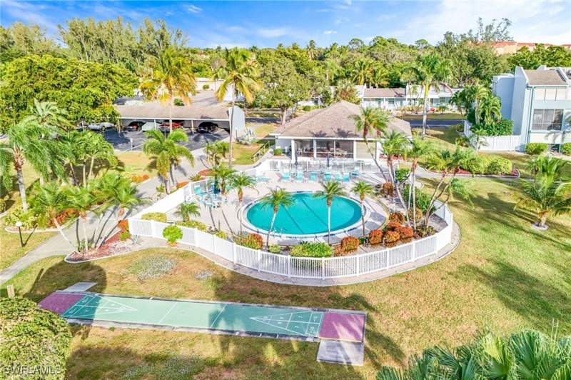 2 bedroom Condominium at 5959 Winkler Rd 114, Bermuda Club Condo, Fort Myers — photo 3