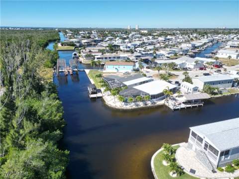 17940 Peppard Dr, Fort Myers Beach FL - photo 6 of 37