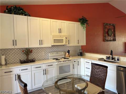 13120 Cross Creek Blvd 208, Fort Myers FL - photo 13 of 44