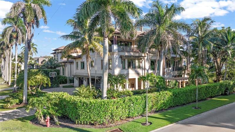 5 bedroom SingleFamilyResidence at 1441 Gulf Shore Blvd S, Olde Naples, Naples — photo 3