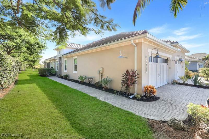 2 bedroom Attached at 5802 Haiti Dr, Isles Of Collier Preserve, Naples — photo 3