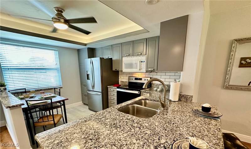 2 bedroom Condominium at 2828 Jackson St I-1, Villa Capri Condominium, Fort Myers — photo 3