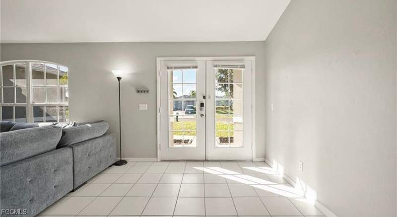 3 bedroom SingleFamilyResidence at 1915 SW 2nd St, Cape Coral, Cape Coral — photo 2