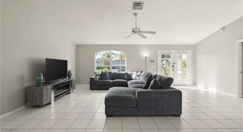 3 bedroom SingleFamilyResidence at 1915 SW 2nd St, Cape Coral, Cape Coral — photo 4