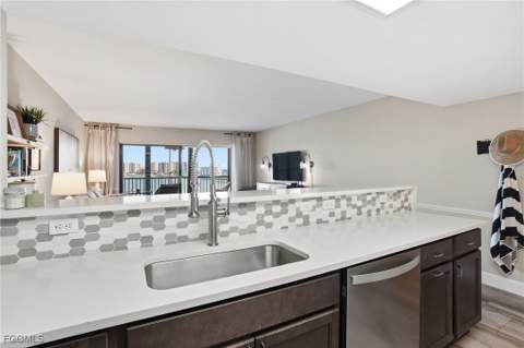 400 Lenell Rd 706, Fort Myers Beach FL - photo 19 of 33