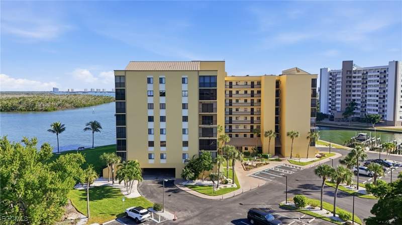 1 bedroom Condominium at 400 Lenell Rd 706, Windward Point Condo, Fort Myers Beach — photo 2