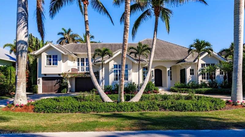 5 bedroom SingleFamilyResidence at 1935 7th St S, Aqualane Shores, Naples — photo 2