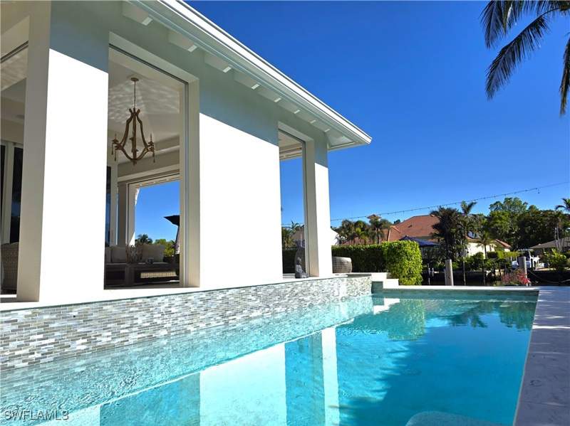 5 bedroom SingleFamilyResidence at 1935 7th St S, Aqualane Shores, Naples — photo 4
