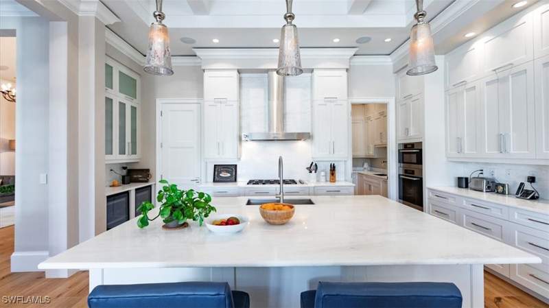 5 bedroom SingleFamilyResidence at 1935 7th St S, Aqualane Shores, Naples — photo 5