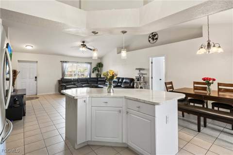 927 NW 12th Ter, Cape Coral FL - photo 13 of 34