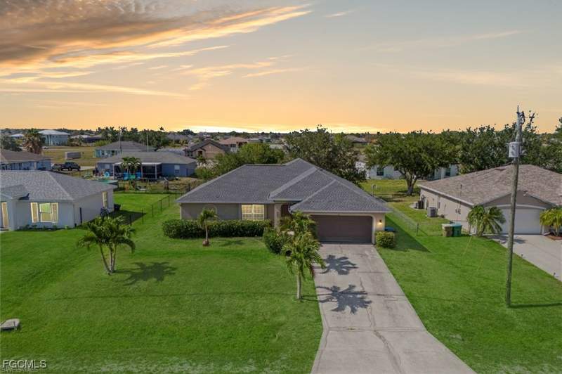 4 bedroom SingleFamilyResidence at 927 NW 12th Ter, Cape Coral, Cape Coral — photo 2