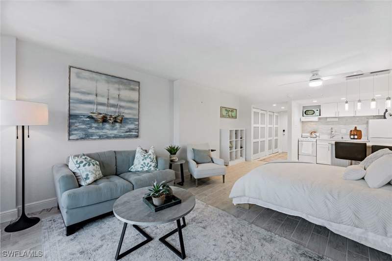 bedroom Condominium at 5 Bluebill Ave 205, Vanderbilt Towers, Naples — photo 5